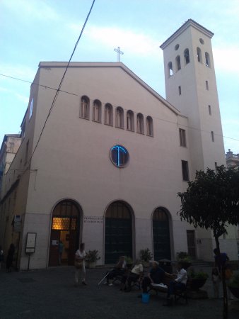 la-facciata-della-chiesa